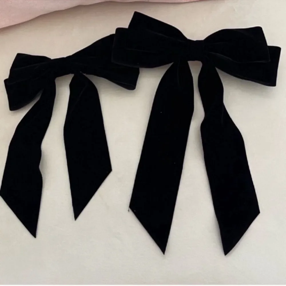 2 pcs Elegant Black Velvet Hair Bow